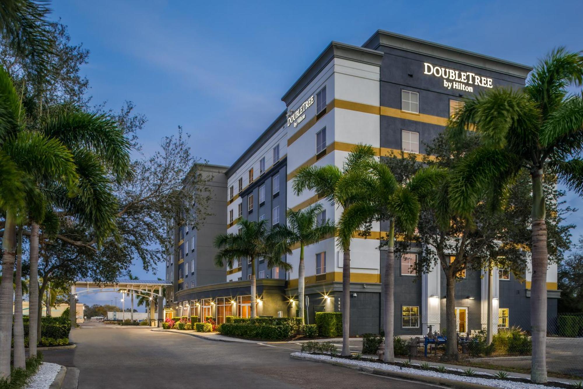מלון South Bradenton Doubletree By Hilton Sarasota Bradenton Airport מראה חיצוני תמונה
