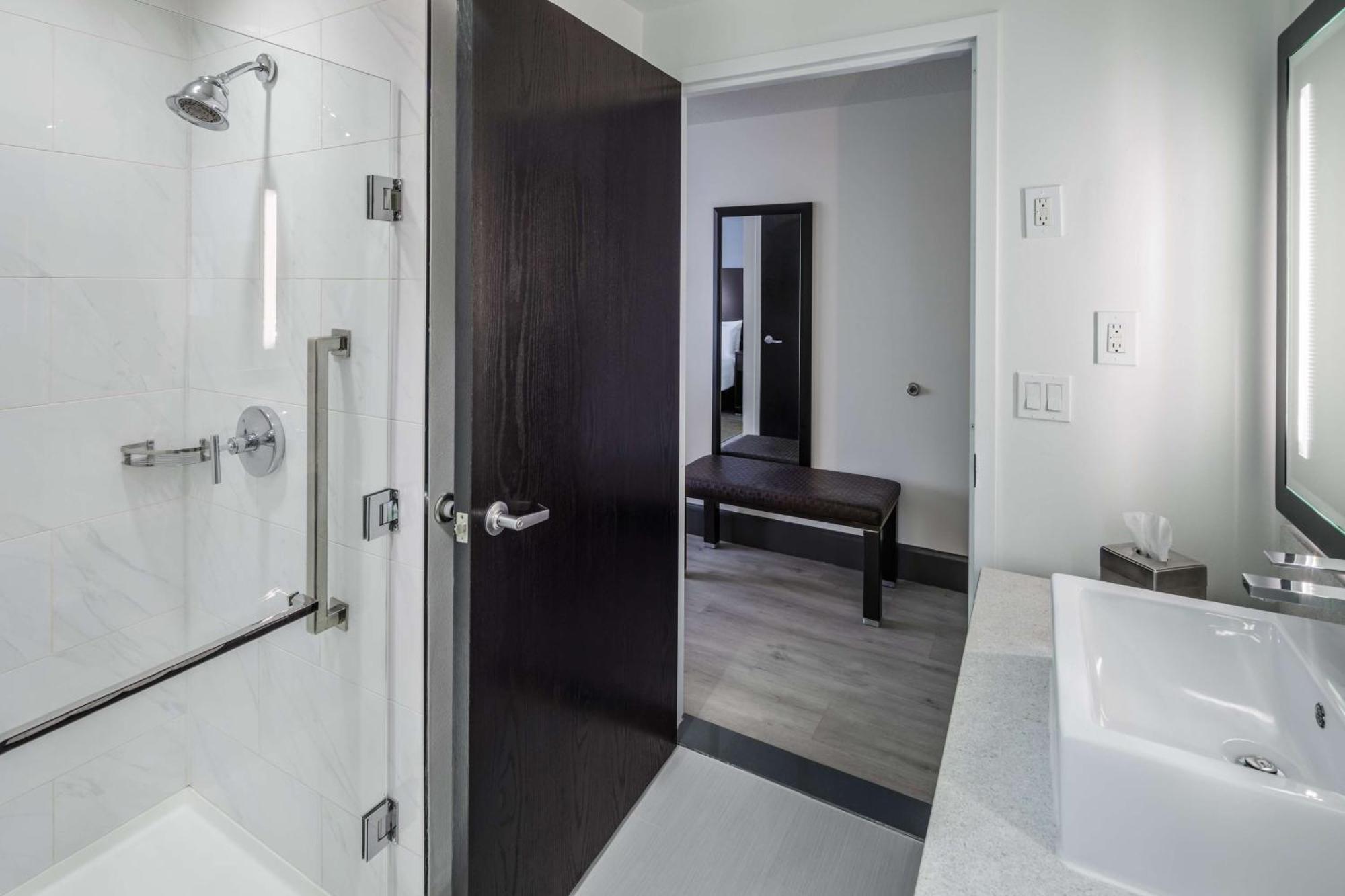 מלון South Bradenton Doubletree By Hilton Sarasota Bradenton Airport מראה חיצוני תמונה